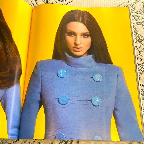 2009-2010 Large Versace catalog - Picture 4 of 15